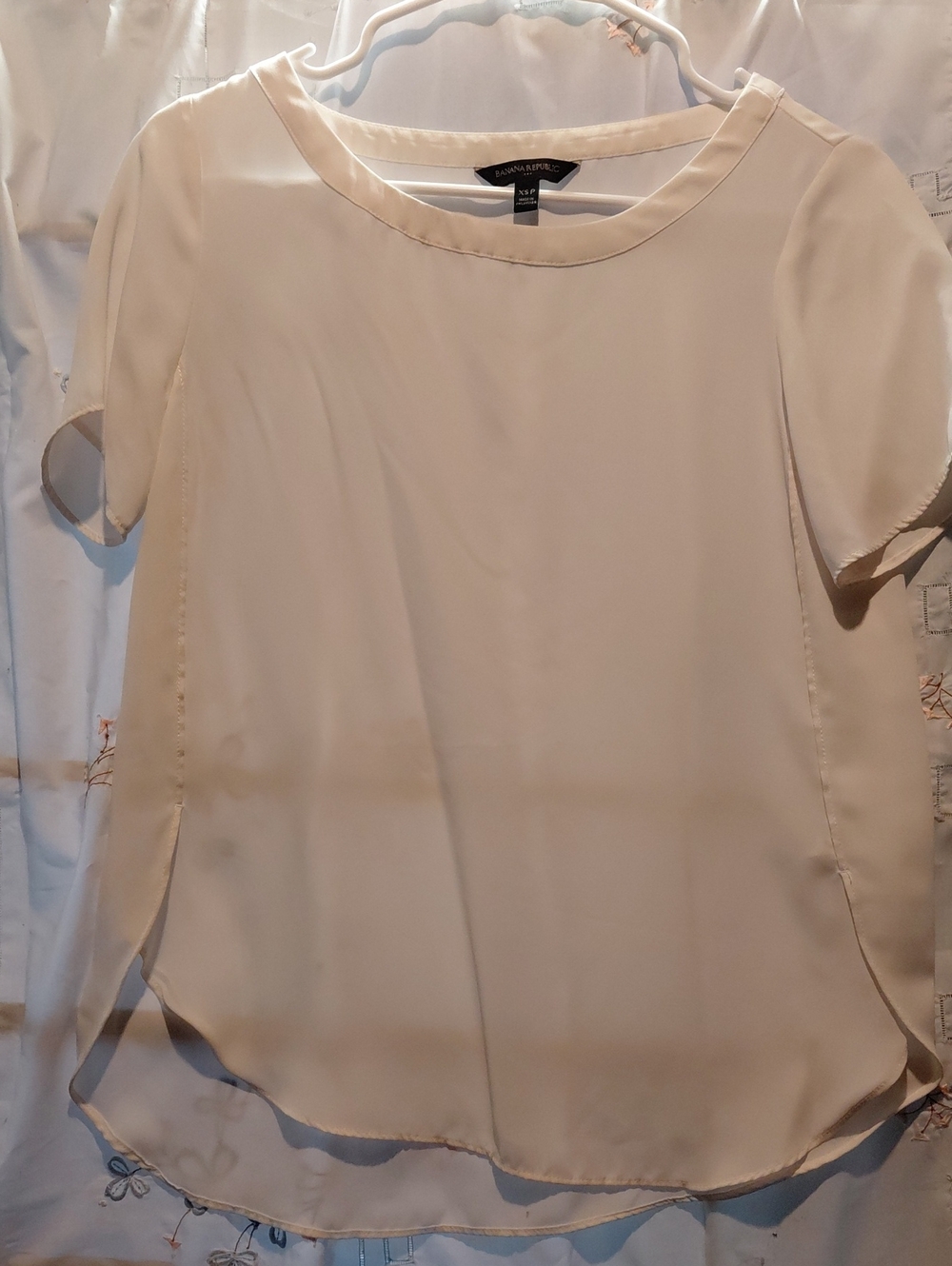 Banana Republic Cream Short Sleeve Round-Neck Blouse